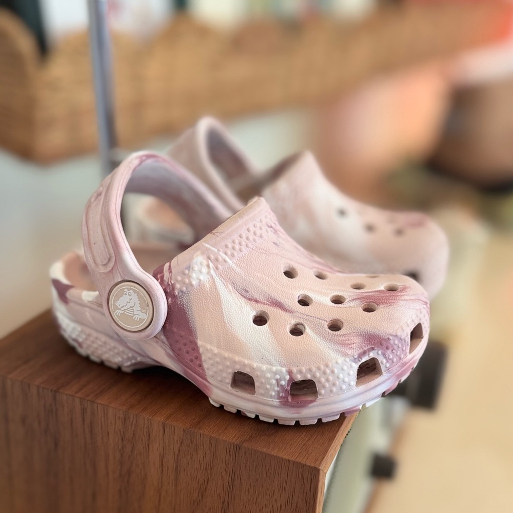 Crocs Kids Classic Marbled Tie-Dye Clog (Toddler size 4) in Quartz Multi